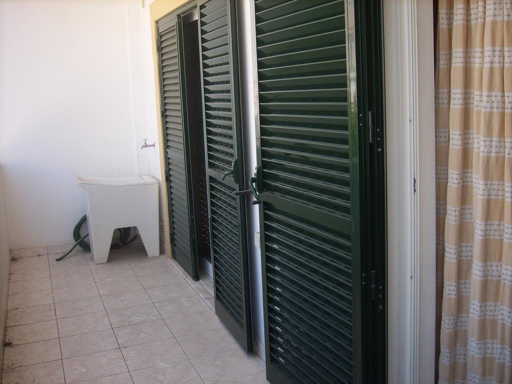 Apartamentos Monica Quarteira Oda fotoğraf